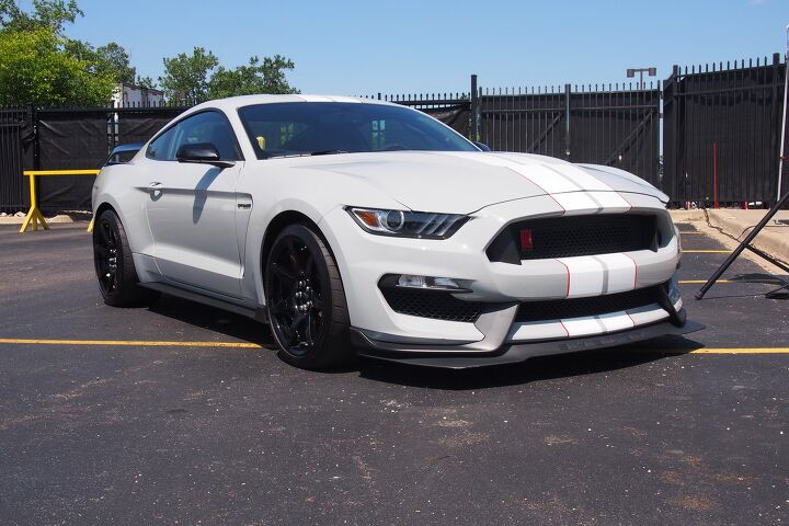 2016-Ford-Shelby-GT350-01-679x453.jpg
